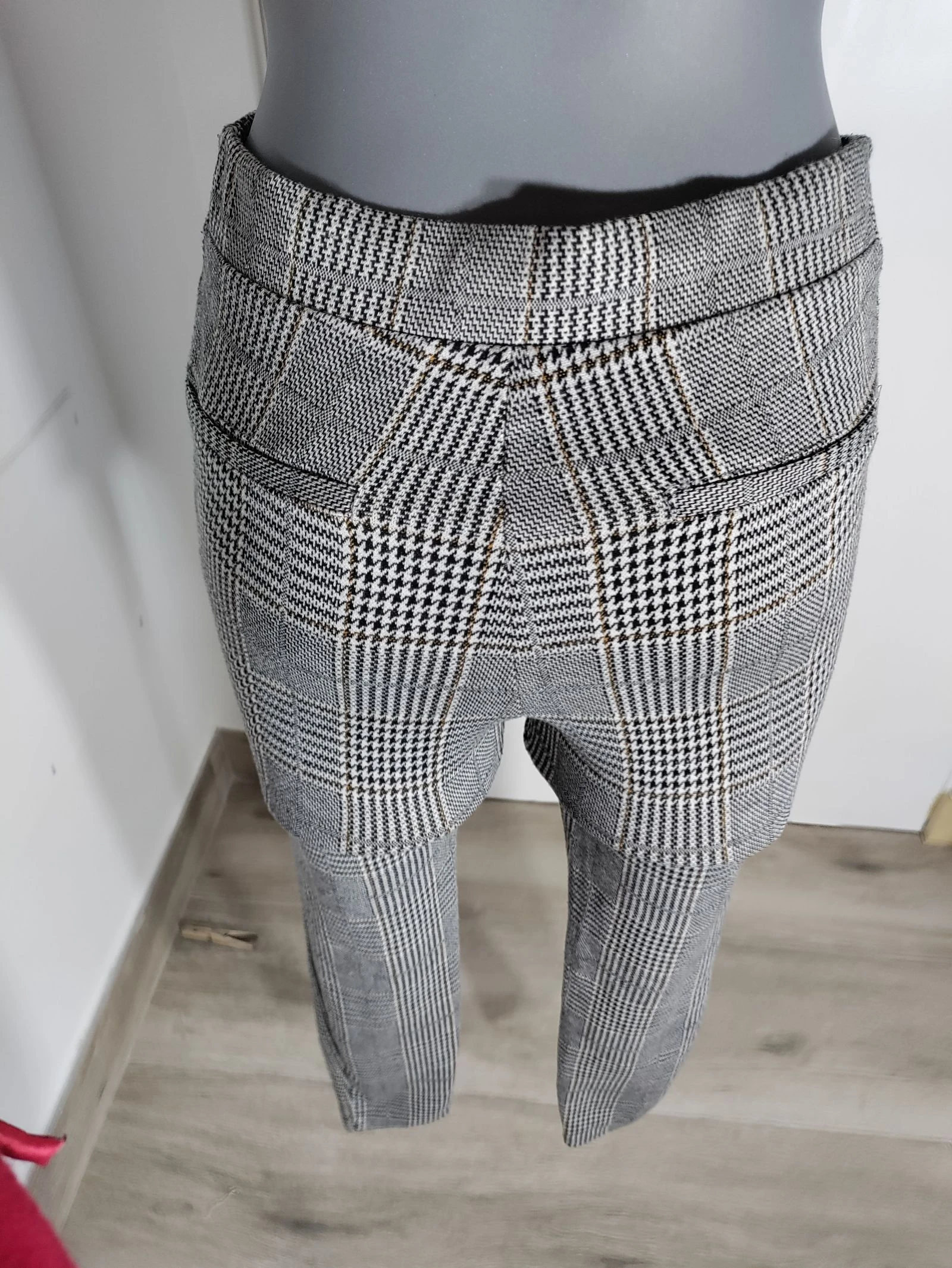 Calça skinny Lefties xadrez branco e preto tipo pata de gallo – tamanho P – photo 6